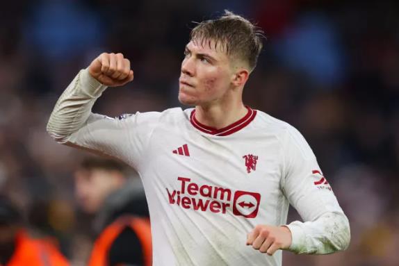 Rasmus Hojlund nhieu kha nang se ra san truoc Liverpool