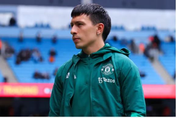 Dính chấn thương, Lisandro Martinez vẫn được ĐT Argentina triệu tập