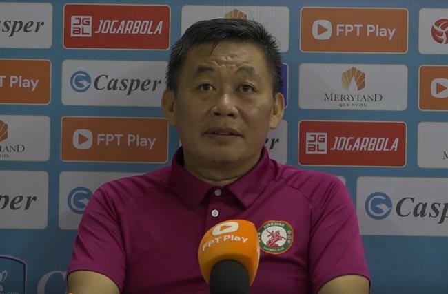 HLV Bình Định không trách sai lầm của ngôi sao Việt kiều ở trận thua Nam Định