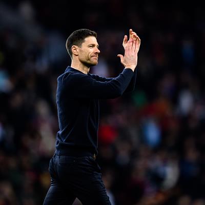 Xabi Alonso hạnh phúc sau màn ngược dòng kinh điển của Leverkusen