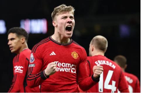 Klopp danh gia cao tien dao Hojlund cua MU