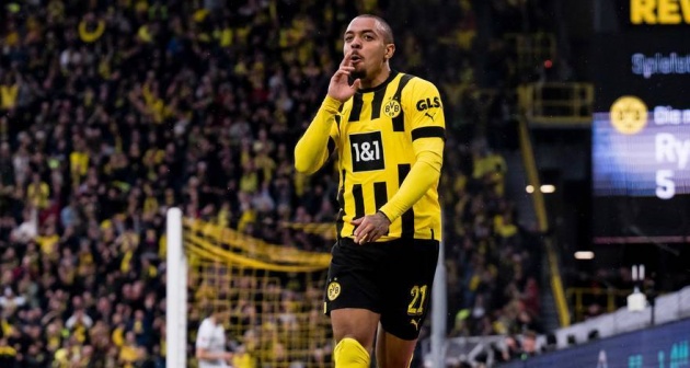 Dortmund nhieu kha nang se dong y de tien dao Donyell Malen toi MU