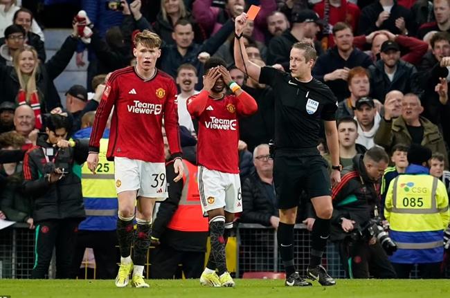 Amad Diallo bị đuổi khỏi sân sau khi ghi bàn thắng vàng cho MU