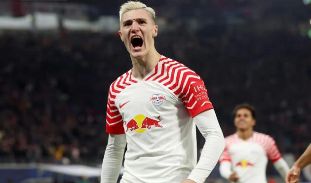 Arsenal dang quan tam den tien dao Benjamin Sesko