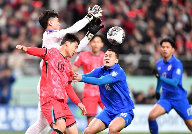 Đội tuyển Thái Lan gây bất ngờ trên đất Hàn Quốc