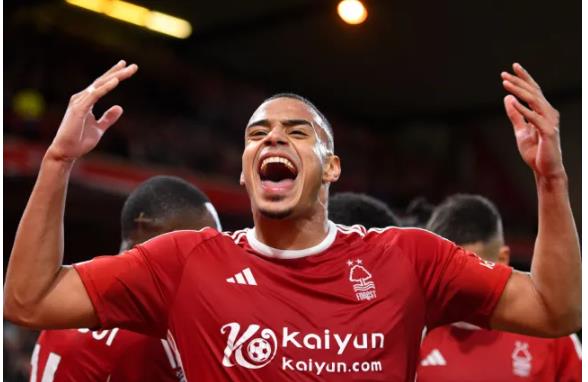 Nottingham Forest chot gia ban Murillo cho Arsenal va Chelsea 