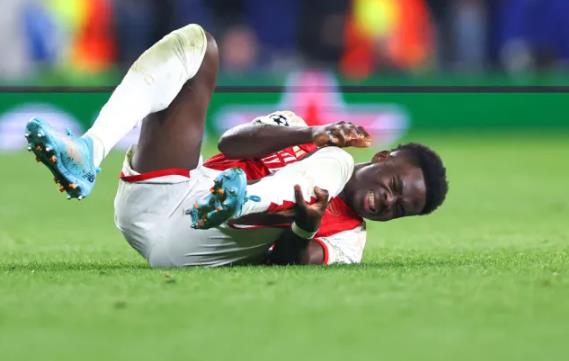 Gary Neville biết trước việc Saka sẽ rời tuyển Anh vì chấn thương Gary Neville biet truoc viec Saka se roi tuyen Anh vi chan thuong