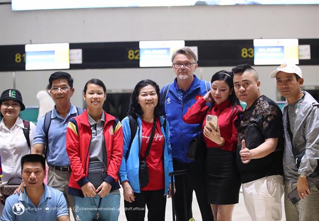 HLV Troussier muốn NHM Việt Nam cuồng nhiệt như CĐV Indonesia