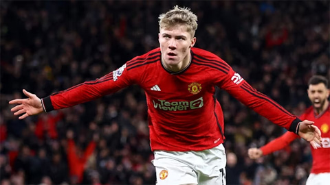 Huyen thoai Andy Cole nhan dinh ve Rasmus Hojlund