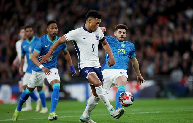 HLV Gareth Southgate không chỉ trích học trò sau trận thua Brazil 1