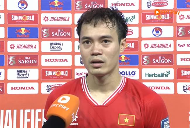 Văn Toàn nói gì khi ông Troussier không trọng dụng Quang Hải?