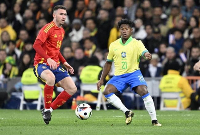 Florentino Perez da gui loi dong vien toi Endrick 