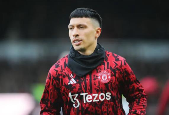 Lisandro Martinez co the ra san truoc Brentford vao cuoi tuan nay