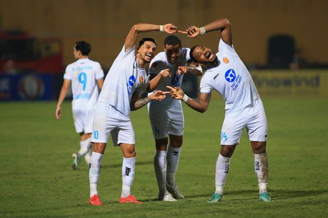 Xuân Son khiến cầu thủ từng “ăn tập” ở La Masia mất suất đá chính