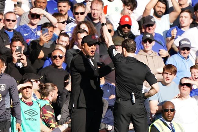 Huyền thoại Man City thừa nhận trọng tài Anh kém