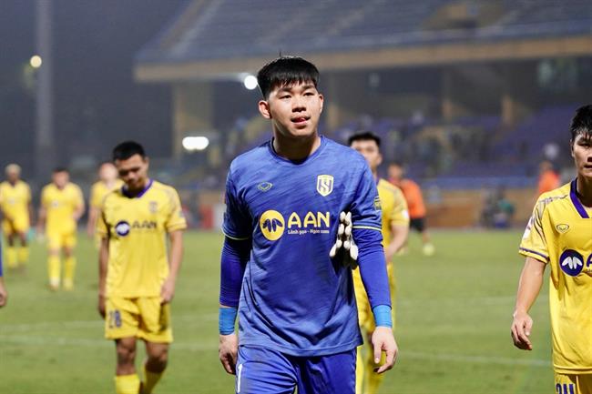 Thủ môn Nguyễn Văn Việt lỡ trận ra mắt Thể Công Viettel vì án treo giò