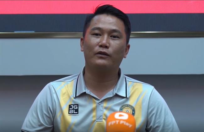 Trợ lý hé lộ lý do HLV Popov bỏ họp báo sau trận thua Hải Phòng