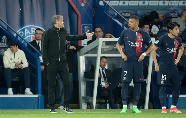 Mbappe cãi nhau với HLV Luis Enrique sau trận hòa đội cuối bảng