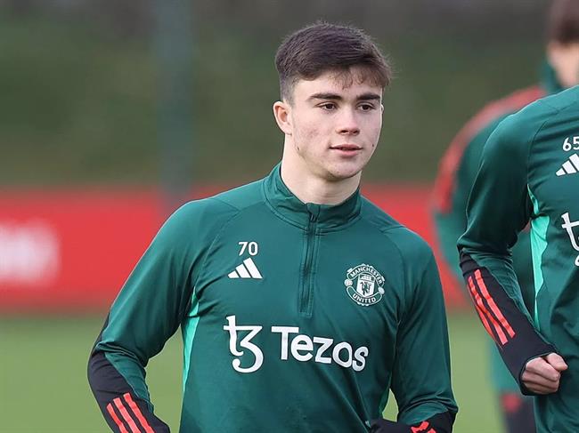 MU điền tên hậu vệ 17 tuổi vào danh sách đấu Liverpool