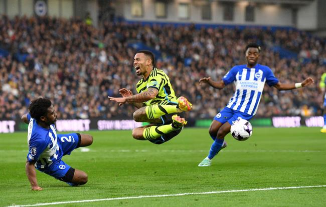 HLV De Zerbi lên tiếng về quả penalty tranh cãi trước Arsenal 1