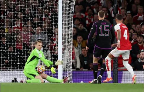 Mikel Arteta thất vọng với Ben White