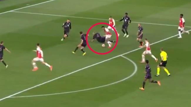 NHM Arsenal phấn khích khi Jesus biến De Ligt thành gã hề