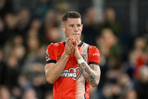 Ross Barkley có câu trả lời cho MU 1