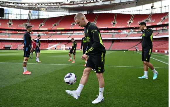 2 sao Arsenal vắng mặt trong buổi tập trước trận gặp Aston Villa