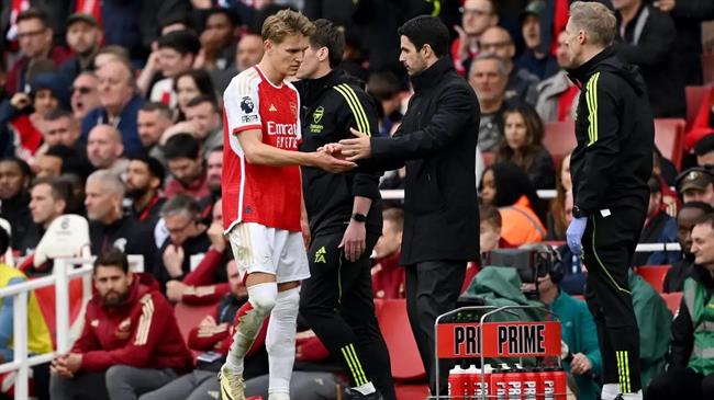 HLV Arteta tiết lộ lý do Martin Odegaard bị thay ra trước Villa