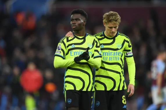 Bukayo Saka va Martin Odegaard co the vang mat truoc Bayern Munich 