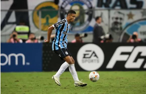 MU da tang cuong ke hoach chieu mo Gustavo Nunes