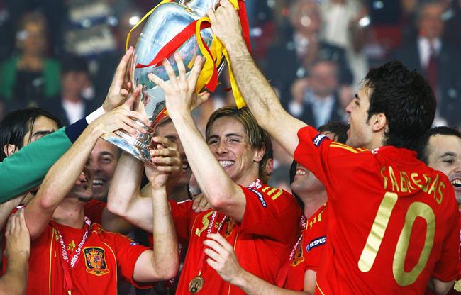Tây Ban Nha tại EURO 2008: Đổi mới, thách thức và chất thép của Marcos Senna