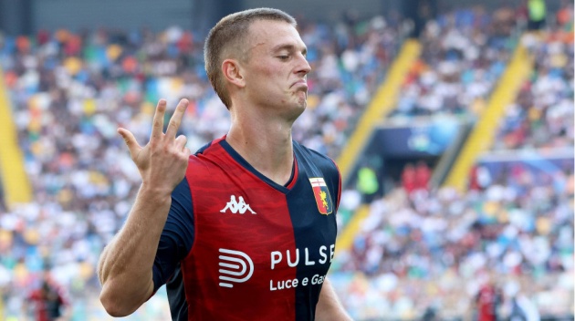 Tottenham quan tam Albert Gudmundsson cua Genoa