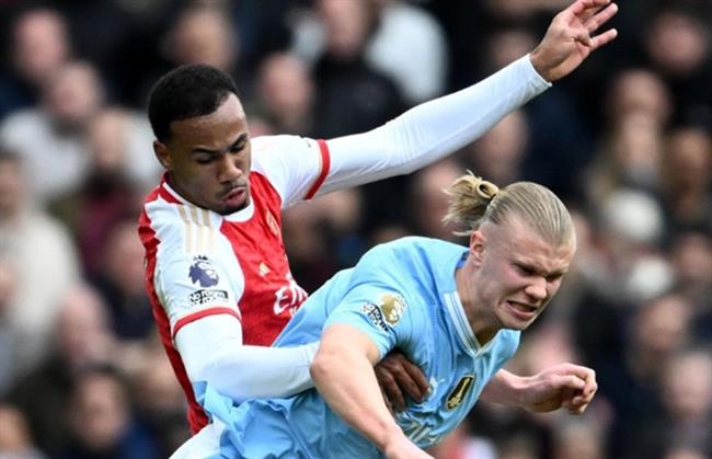 Arsenal nguy cơ mất đá tảng hàng thủ ở trận gặp West Ham