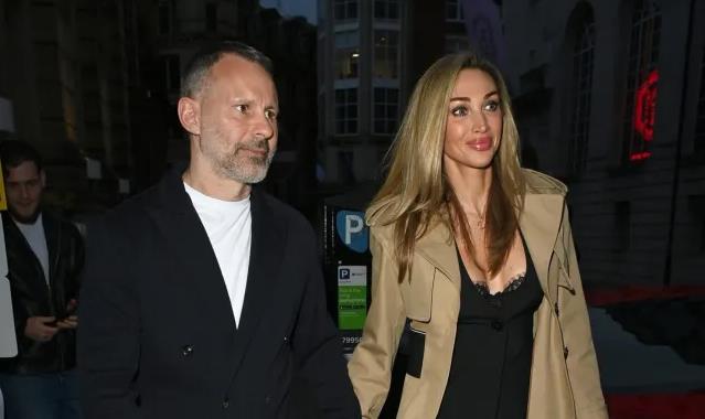 Ryan Giggs 50 tuổi sắp lên chức bố lần thứ 3 với bạn gái người mẫu nội y Zara Charles. Ryan Giggs 50 tuoi sap len chuc bo lan thu 3 voi ban gai nguoi mau noi y Zara Charles.