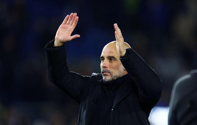 Pep chỉ ra thiệt thòi của Man City so với Arsenal trong cuộc đua vô địch