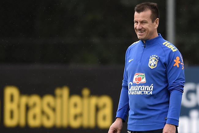 FPT Play tường thuật trực tiếp trận giao hữu huyền thoại giữa bóng đá Việt Nam - Brazil 2