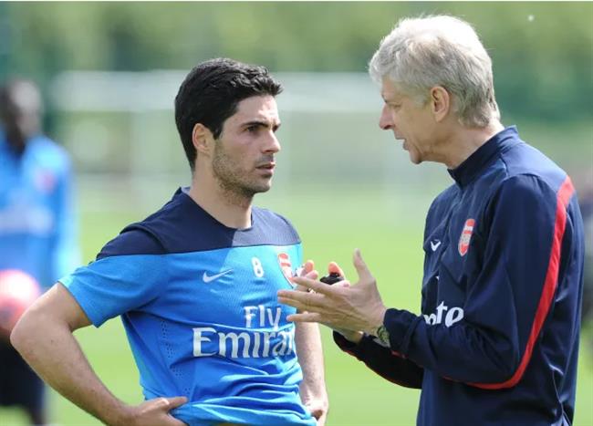Mikel Arteta xac nhan xin loi khuyen cua Arsene Wenger 