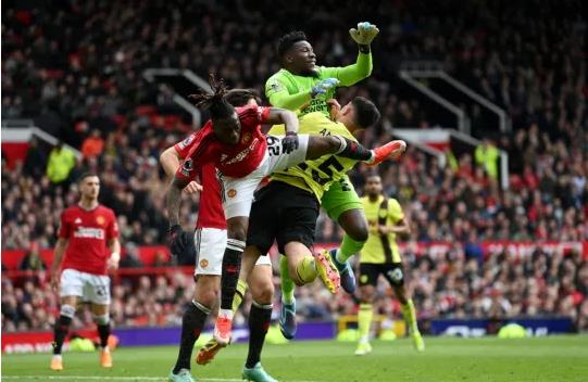 Tinh huong dan den qua 11m truoc Burnley