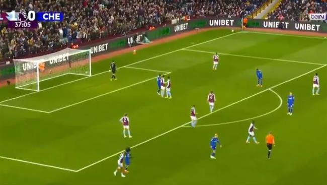 Mudryk bị châm biếm vì cú sút tệ nhất mùa giải