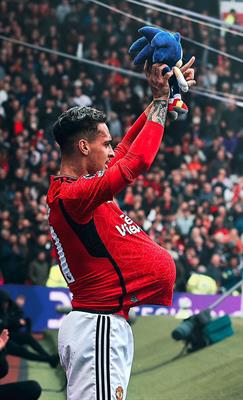 Antony ăn mừng sau bàn thắng vào lưới Burnley Antony an mung sau ban thang vao luoi Burnley