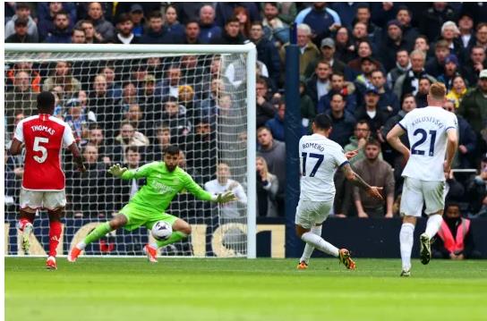 David Raya mắc sai lầm trước Tottenham David Raya mac sai lam truoc Tottenham