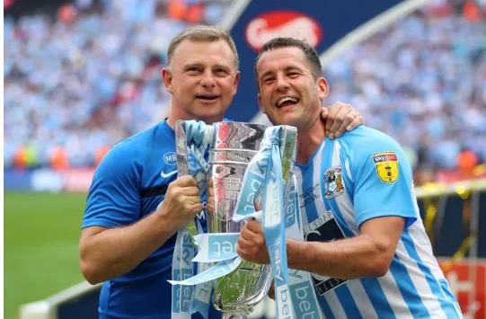 Mark Robins da dan dat Coventry tu League Two den Championship