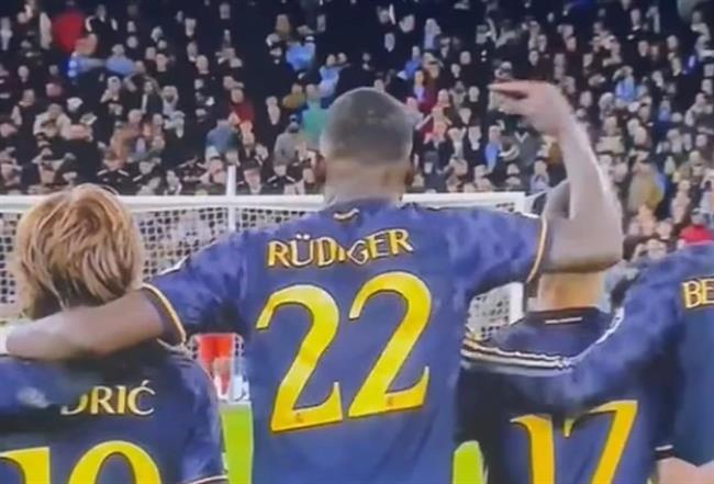 Antonio Rudiger lại chỉ điểm cho Andriy Lunin, nhưng… 1 Antonio Rudiger lại chỉ điểm cho Andriy Lunin, nhưng… 1