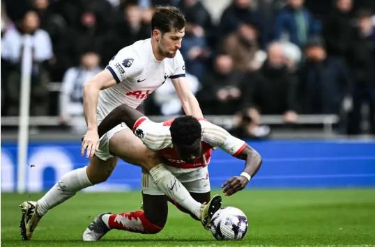 2 cầu thủ Tottenham nghỉ hết mùa sau trận thua Arsenal