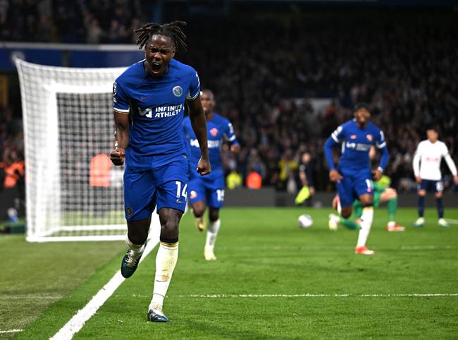 Trevoh Chalobah mở tỷ số cho Chelsea trước Tottenham Trevoh Chalobah mo ty so cho Chelsea truoc Tottenham