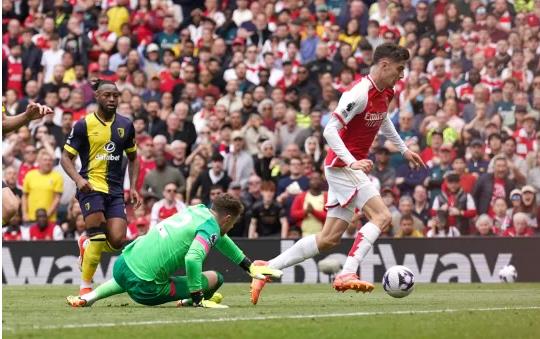 Kai Havertz nói gì với thủ môn của Bournemouth sau quả 11m tranh cãi?