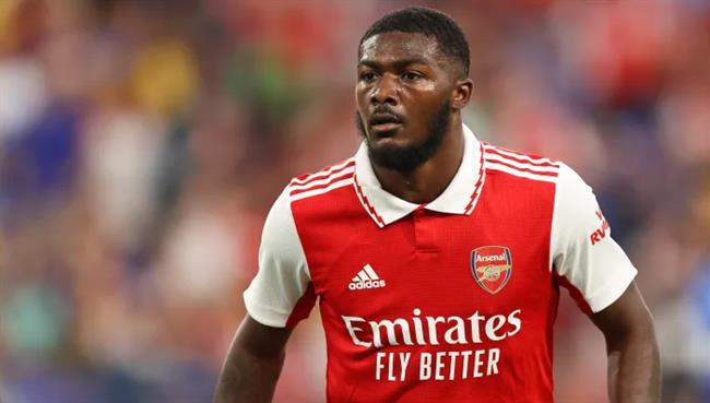 Ainsley Maitland-Niles trong mau ao Arsenal