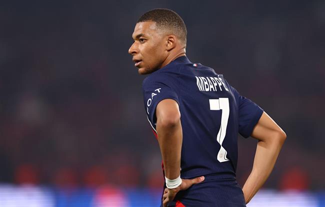 VIDEO Kylian Mbappe bỏ đi khi nghe câu hỏi về Real Madrid 1