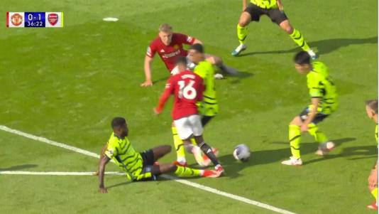 Wayne Rooney: Thomas Partey may mắn khi không khiến Arsenal phải nhận 11m